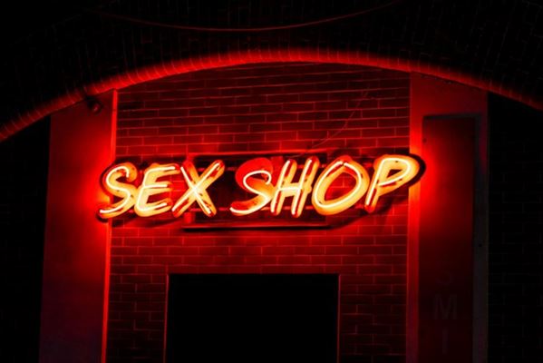 Udforsk sensuelle horisonter: En guide til shopping i en sexshop online