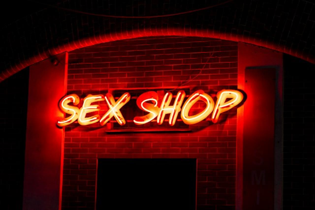 Udforsk sensuelle horisonter: En guide til shopping i en sexshop online